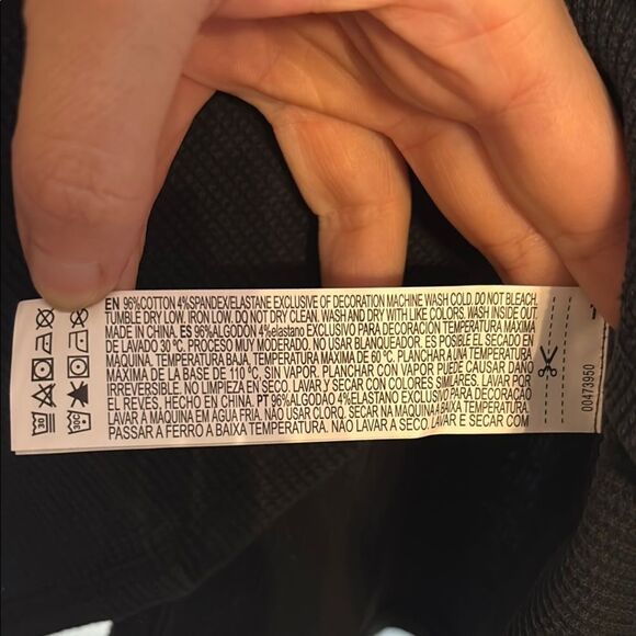 NWT Forever 21 Black Long Sleeve with Floral Patch On Sleeve Size Medium - Picture 8 of 9